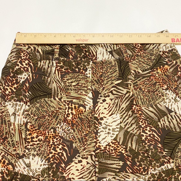 W By Worth Jungle Animal Print Silk Shorts Women’s size 8 Safari Leopard Theme - Picture 3 of 6